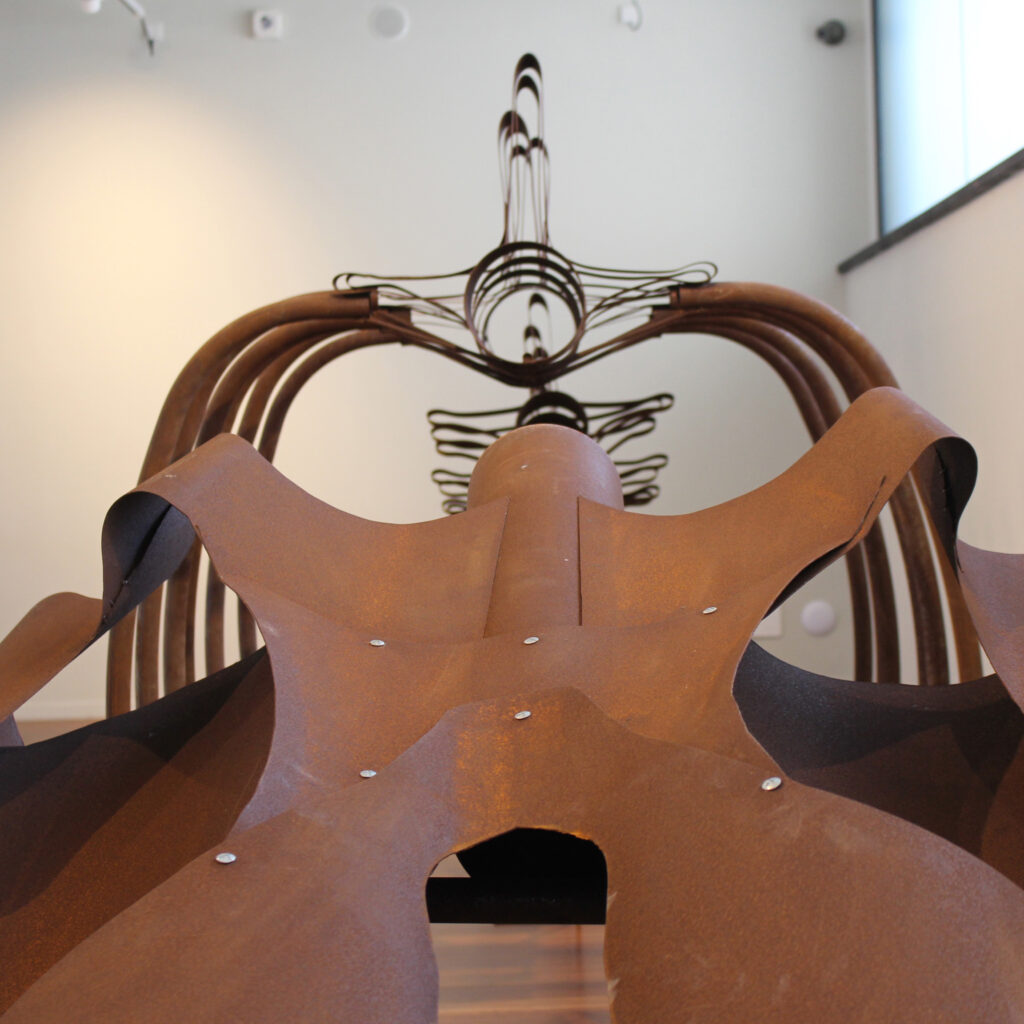 escultura metal ballena pep bauza